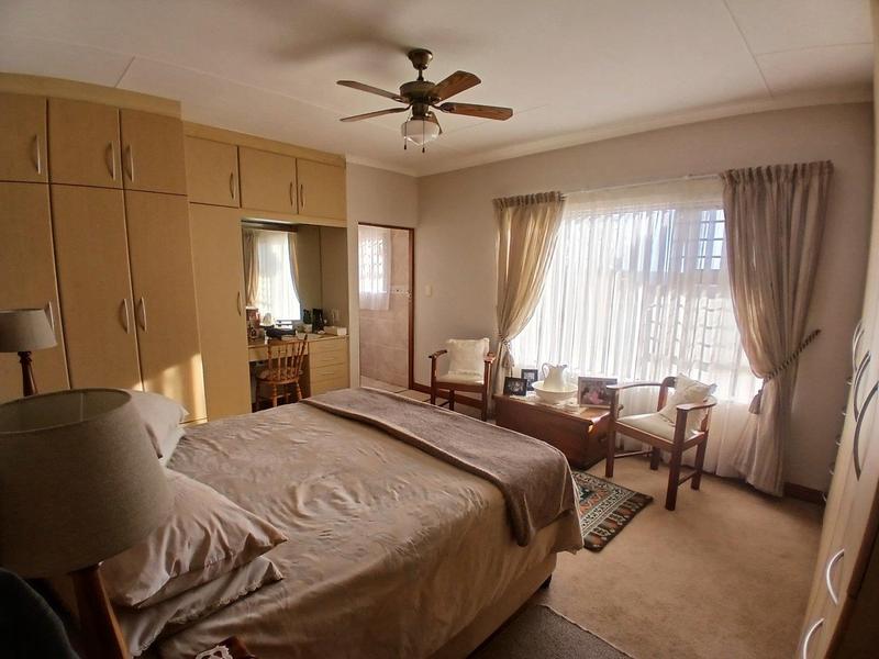 4 Bedroom Property for Sale in Fraaiuitsig Western Cape